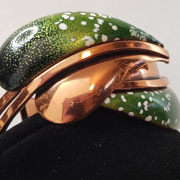 Vintage Signed Matisse Renoir Leaflet Copper Hinge Bracelet with Green Enamel - Picture 1 of 7